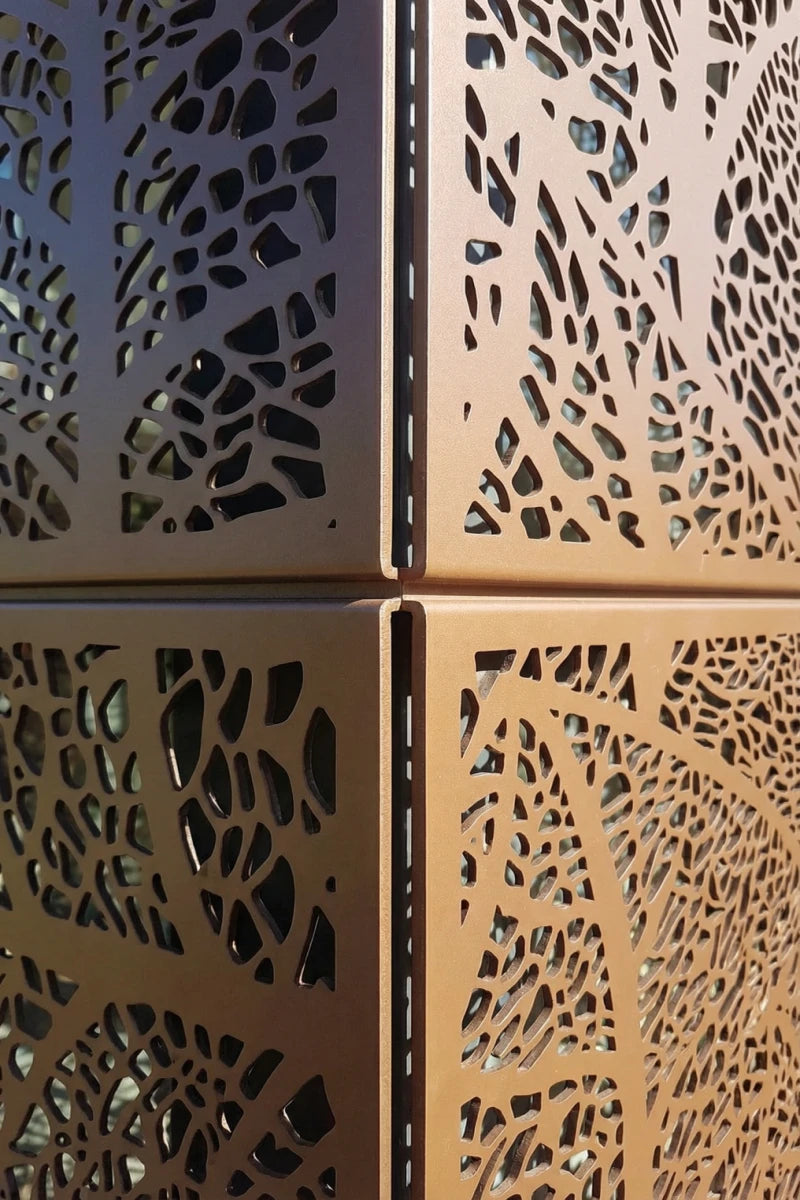 Detail of 90-degree corner joint showing 3mm panel thickness and shadow gap.