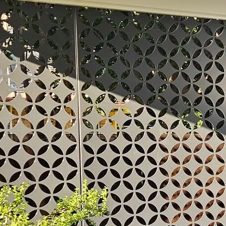 Painted Daisy | Architectural Metal Screen Pattern
